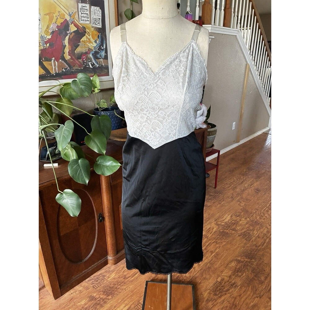 Vintage Full Slip Size 34 Black White Lace Nylon Romance Feminine Empire Waist